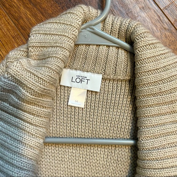 Loft Cream Knit Warm Vest Size Medium - Picture 2 of 3